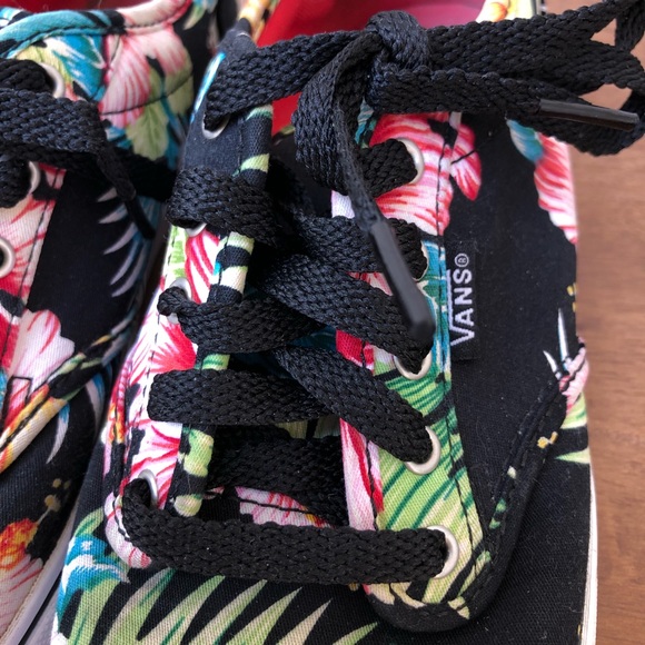 Vans Era Hawaiian Hibiscus Floral Canvas Lace-up Shoes (Women's 7.0) - Picture 5 of 11